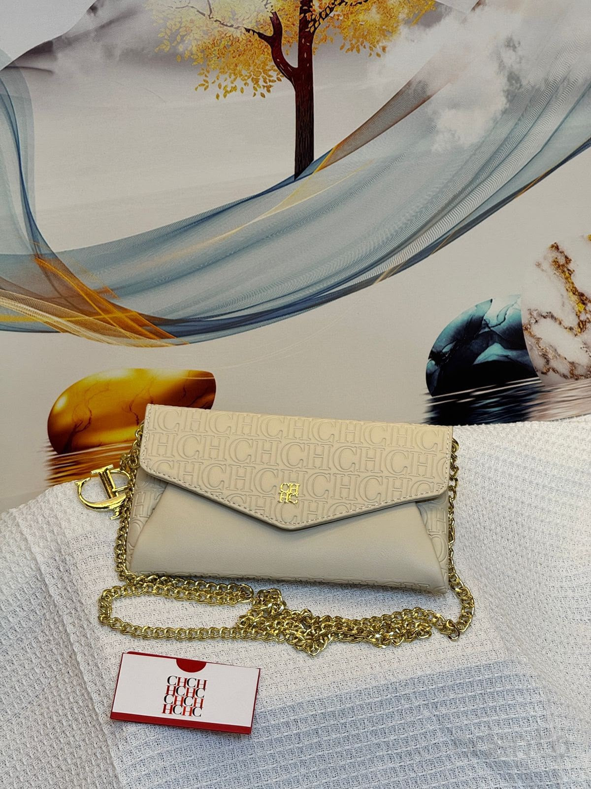 Carolina Herrera Bag Envelope Crossbody Wallet on Chain White – product view