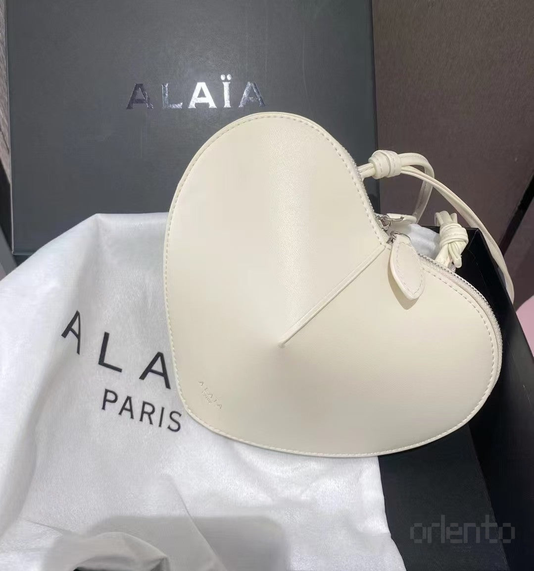 Alaïa Bag Le Cœur Bag Calfskin White – product view