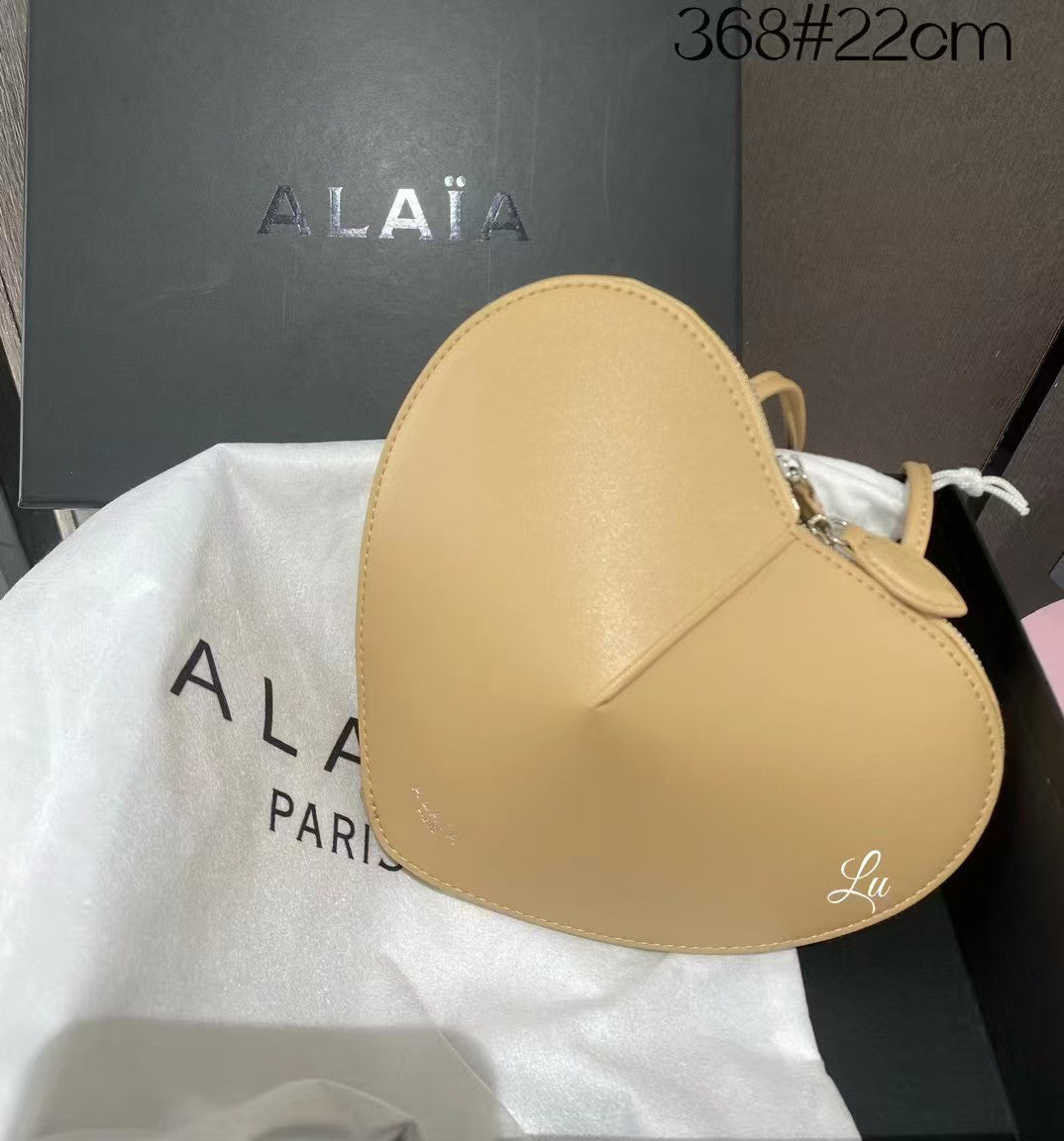 Alaïa Bag Le Cœur Bag Calfskin Light Skin – product view