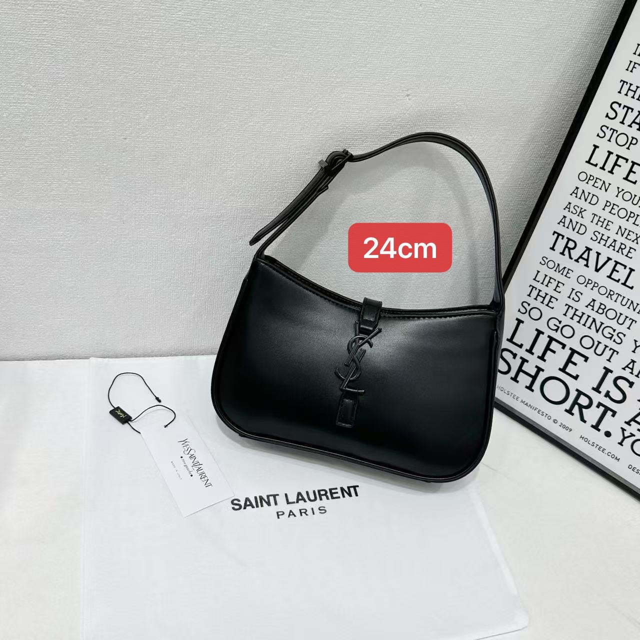 Saint Laurent Bag Le 5 à 7 Hobo Black – product view