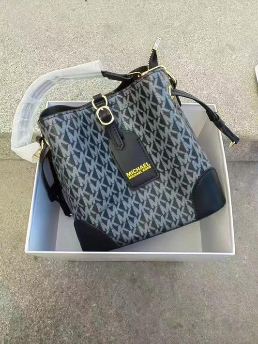 Michael Kors Bag Mercer Small Logo Bucket – product view