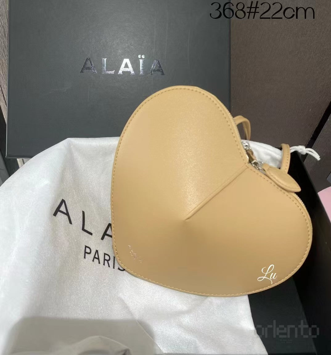 Alaïa Bag Le Cœur Bag Calfskin Light Skin – product view