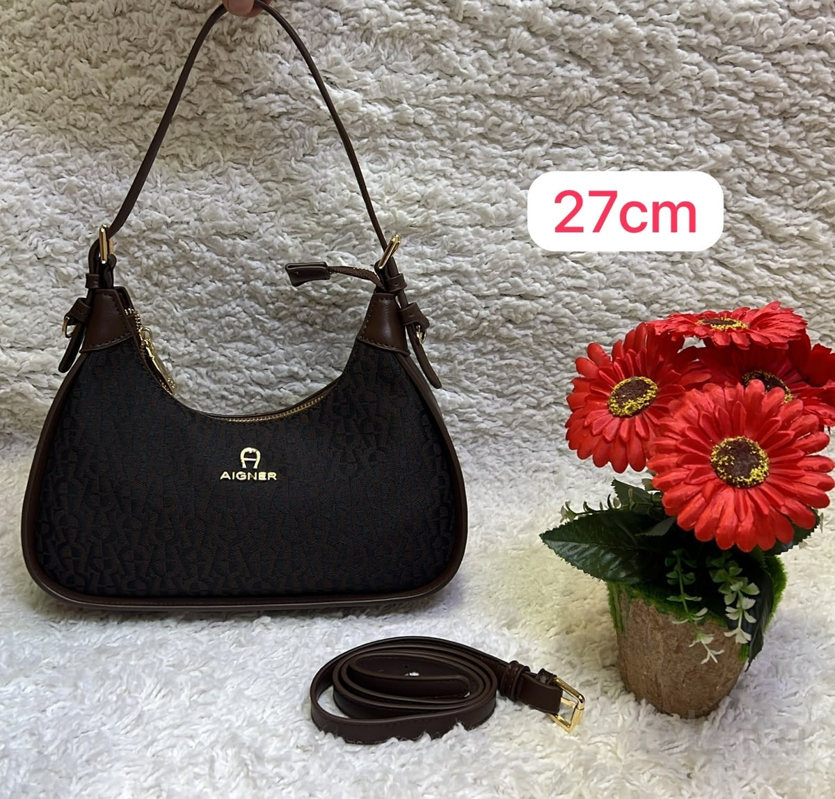 Aigner Bag Leah Icon Shoulder Bag XS – product view